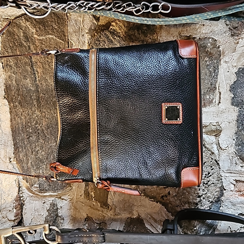 Vintage Dooney & Bourke CLAREMONT Cross Body Pebbled Leather Purse